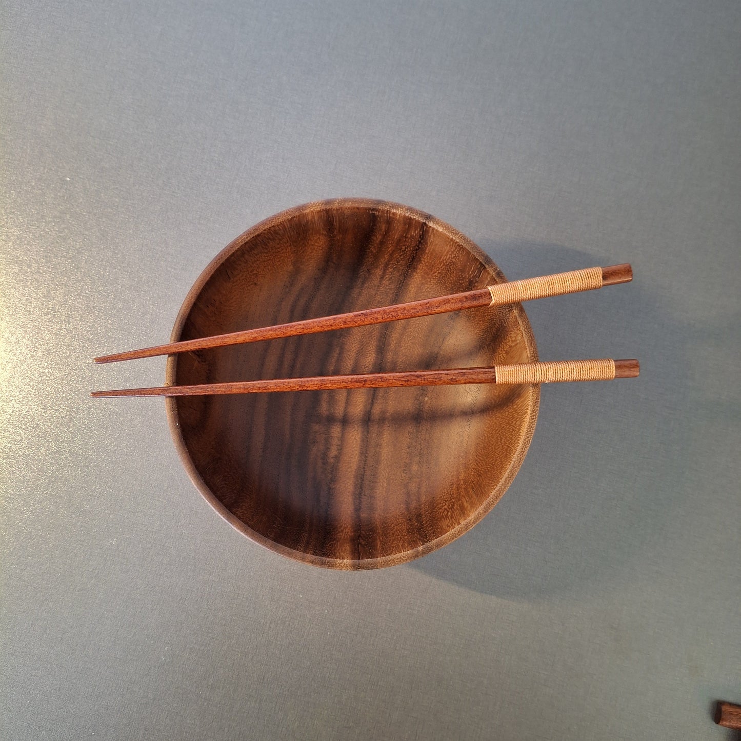 SkandiNest träskål i nordisk minimalistisk stil, hållbar och tidlös köksdetalj.