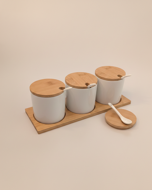 SkandiNest kryddburkar i keramik i skandinavisk design, eleganta och hållbara förvaringburkar för salt, peppar och kryddor i kök och hem.